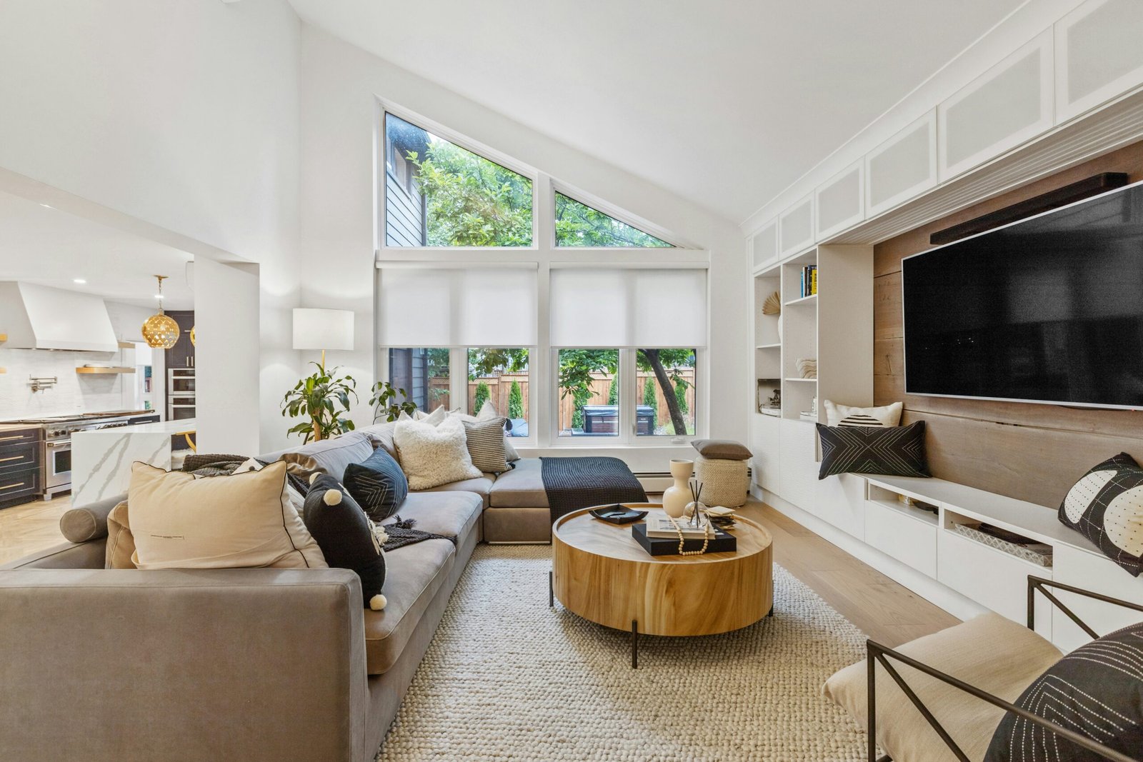 Living Room Table Decor Ideas for a Cozy & Inviting Vibe